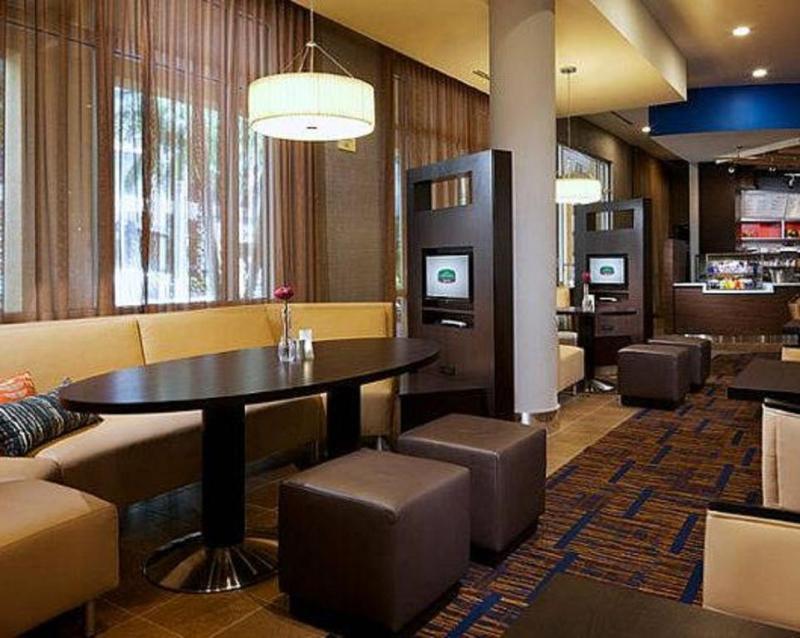 Courtyard Miami Dadeland Hotel Glenvar Heights Exterior photo