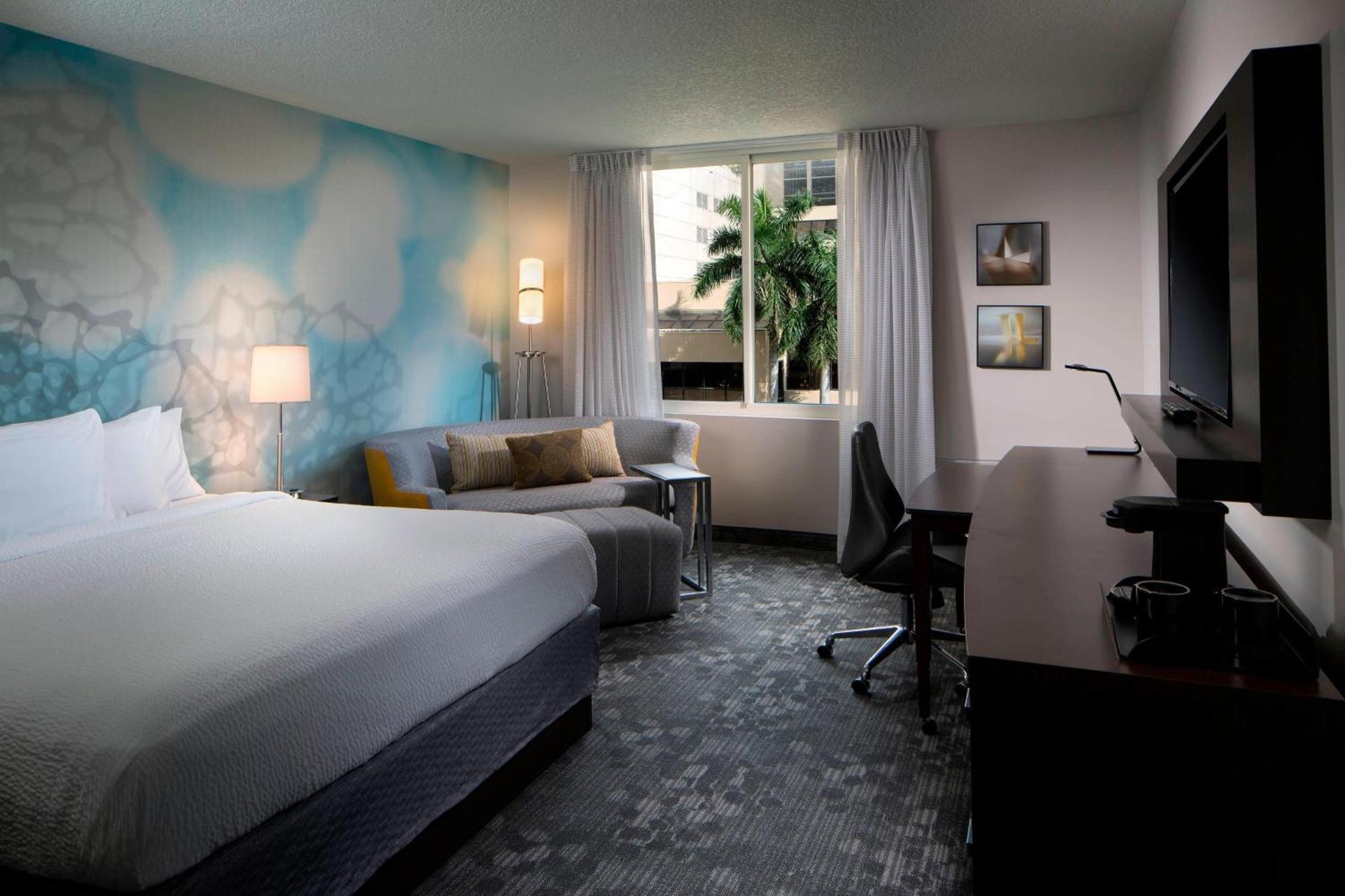 Courtyard Miami Dadeland Hotel Glenvar Heights Exterior photo