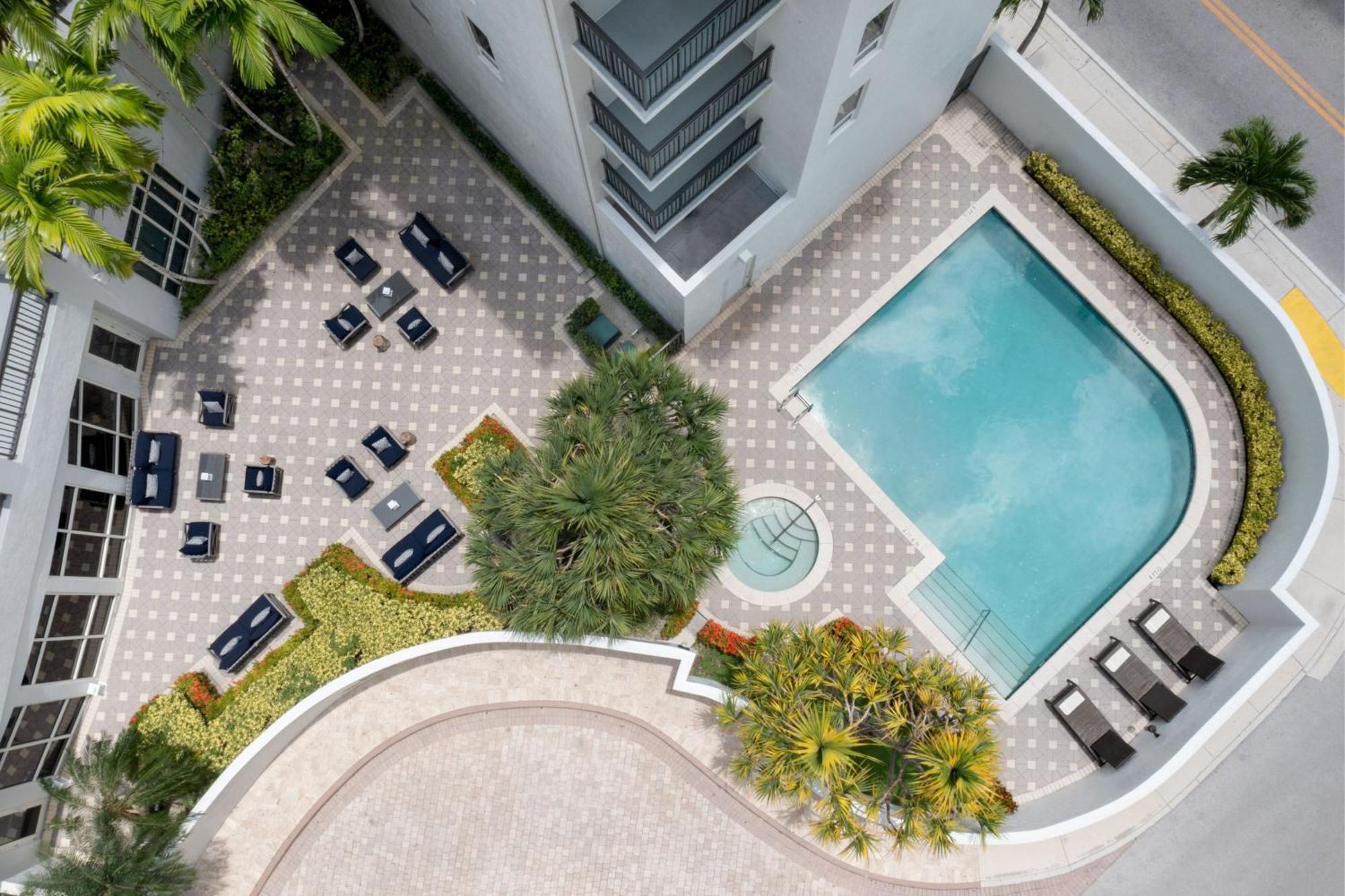 Courtyard Miami Dadeland Hotel Glenvar Heights Exterior photo