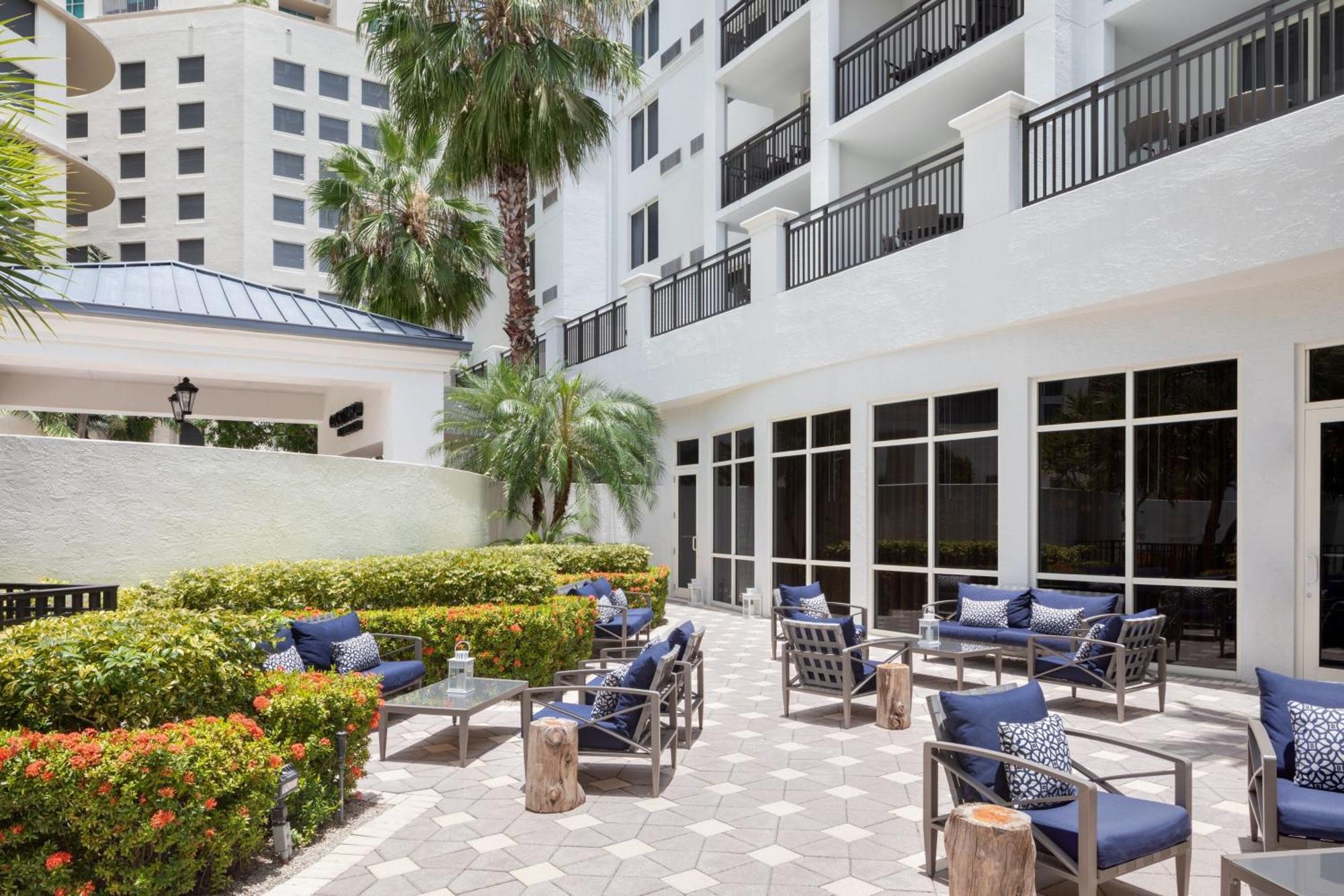 Courtyard Miami Dadeland Hotel Glenvar Heights Exterior photo