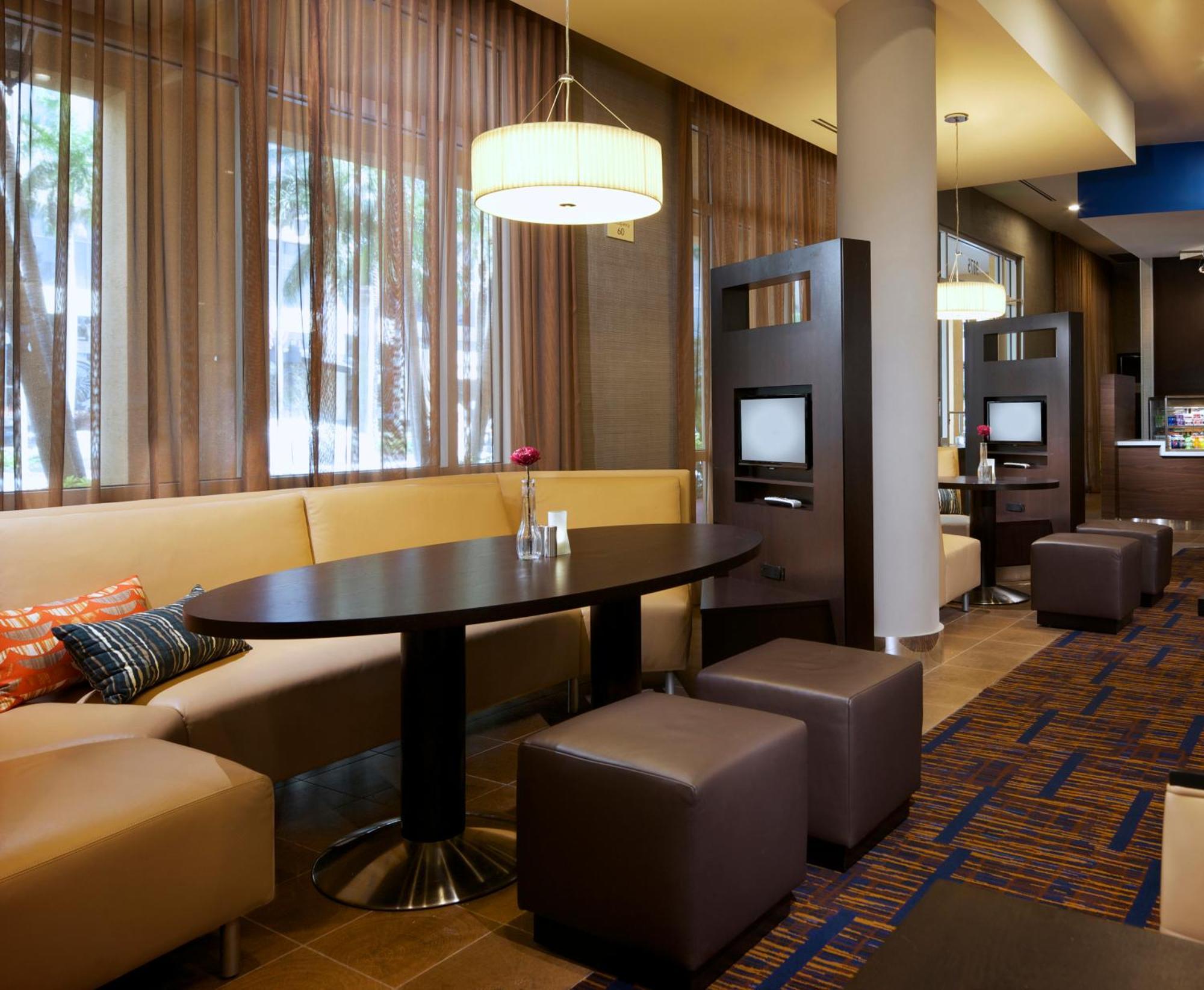 Courtyard Miami Dadeland Hotel Glenvar Heights Exterior photo