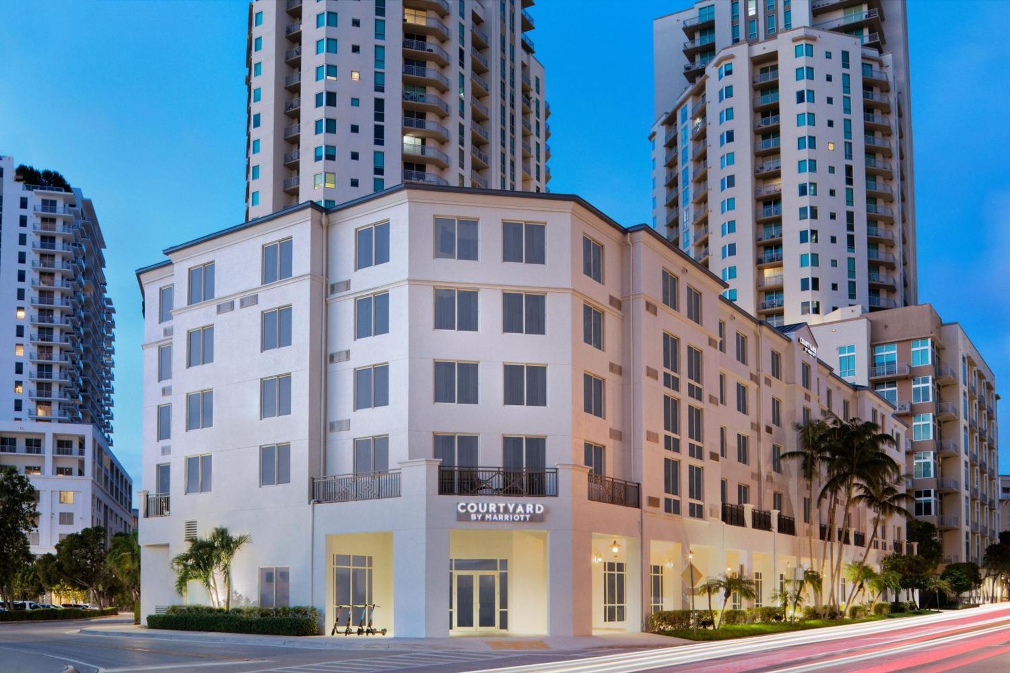 Courtyard Miami Dadeland Hotel Glenvar Heights Exterior photo