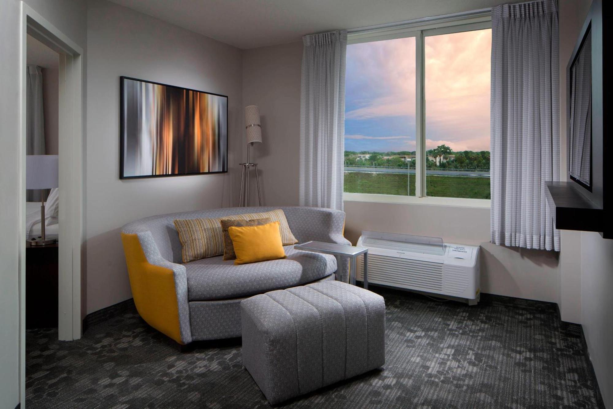 Courtyard Miami Dadeland Hotel Glenvar Heights Exterior photo