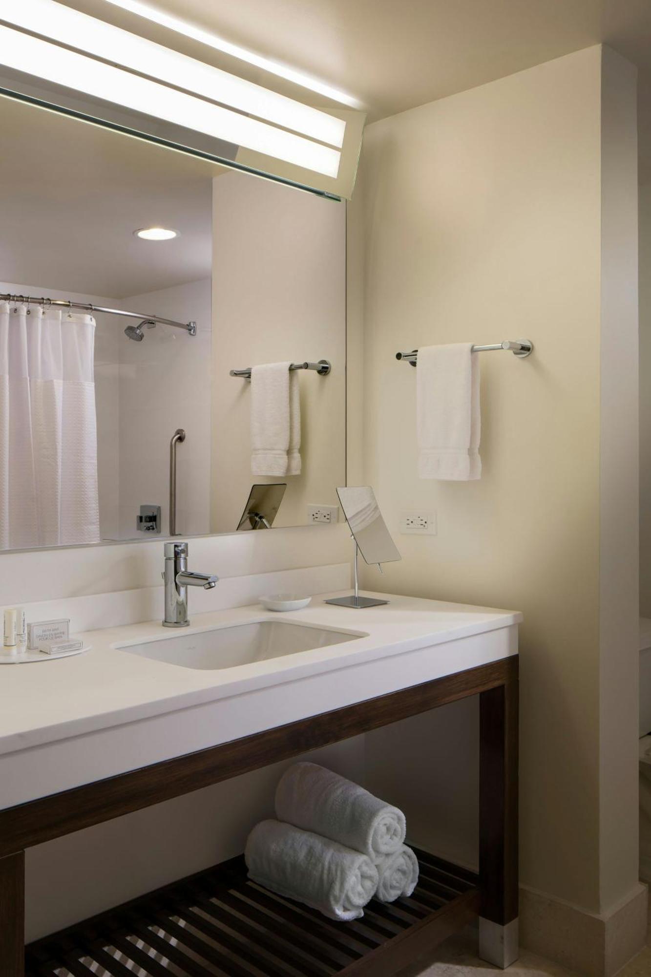 Courtyard Miami Dadeland Hotel Glenvar Heights Exterior photo