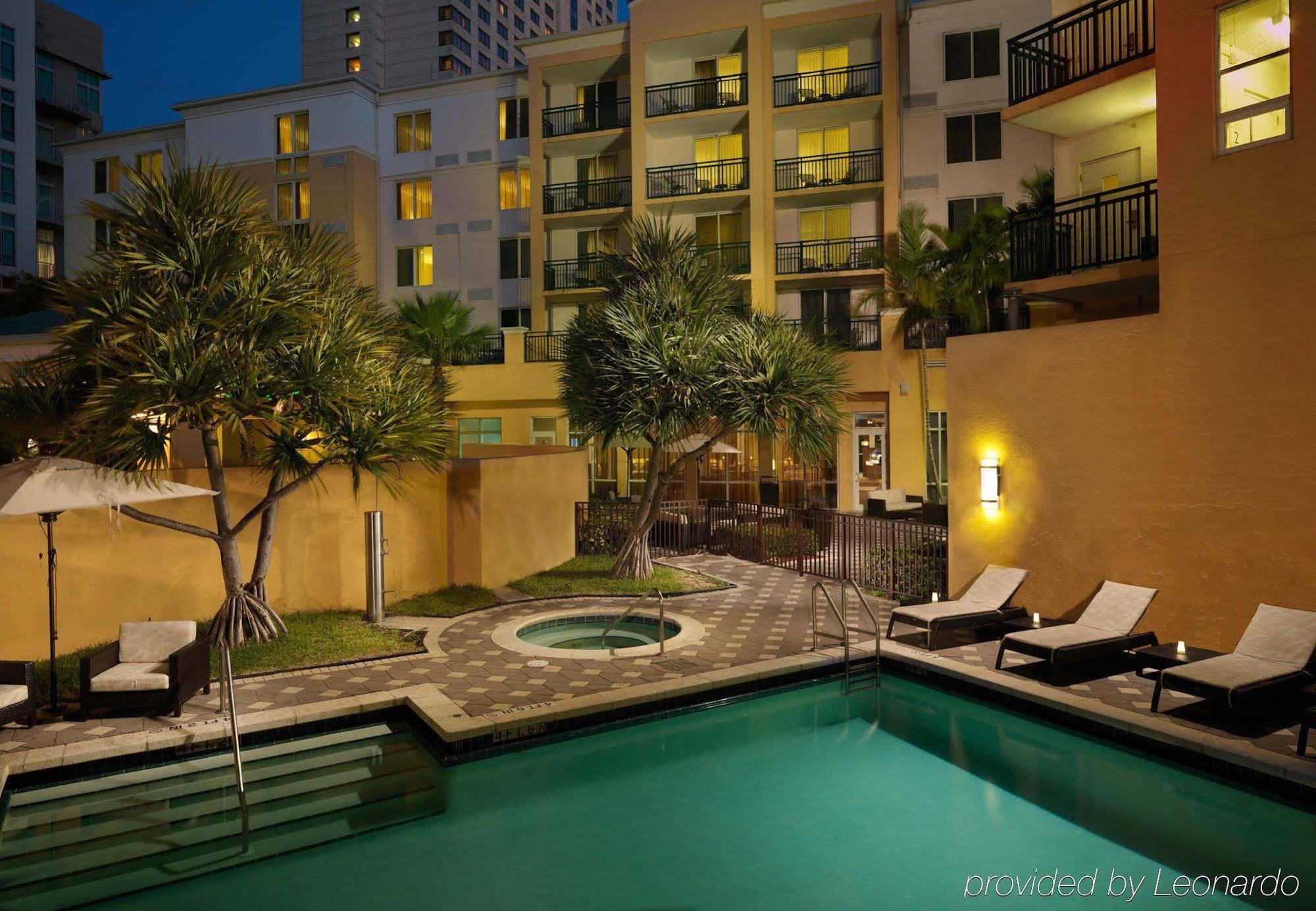 Courtyard Miami Dadeland Hotel Glenvar Heights Exterior photo
