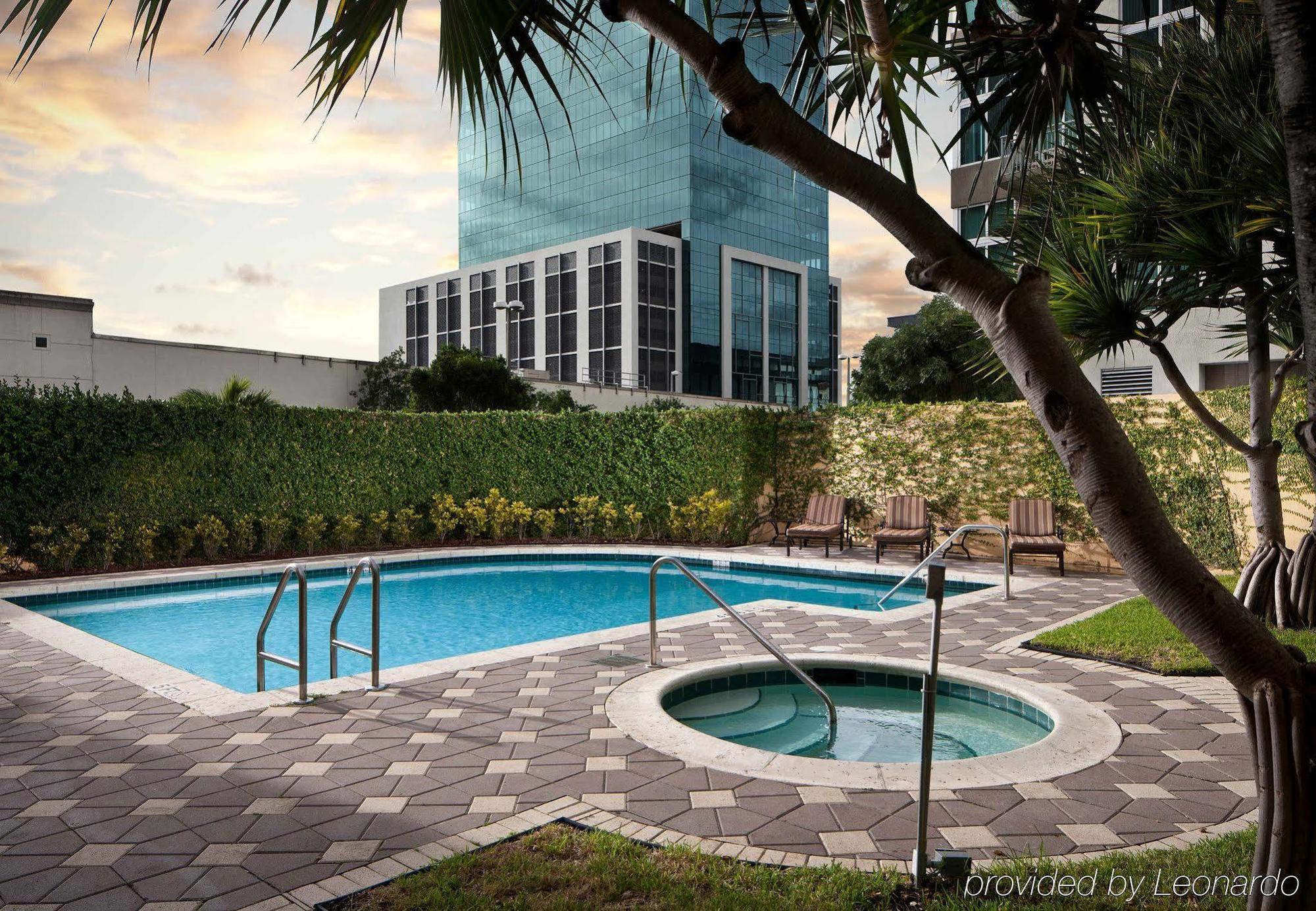 Courtyard Miami Dadeland Hotel Glenvar Heights Exterior photo
